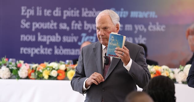 Apostle Rasband ministers to Haitian Latter-day Saints at Dominican border