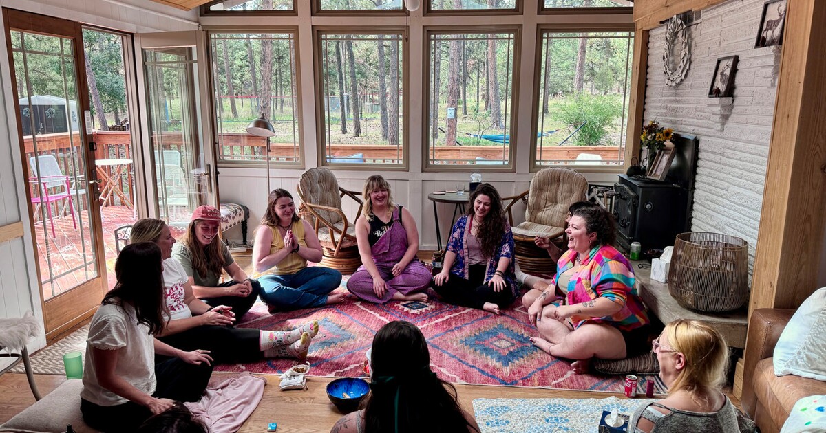 'Deconstruction doulas' help tradwives and fundamentalist women escape