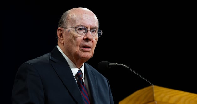 Elder Cook teaches missionaries 3 'keystones of faith' at training