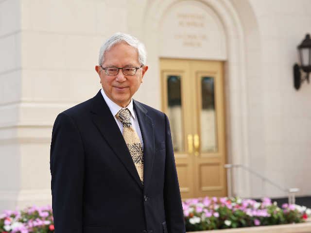 Elder Gong dedicates Miraflores Guatemala City Temple