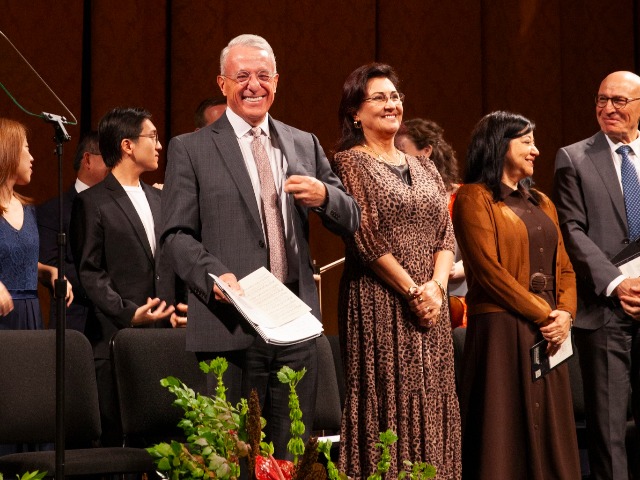 Elder Soares tells New York young adults to be 'bearers of Christ's light'