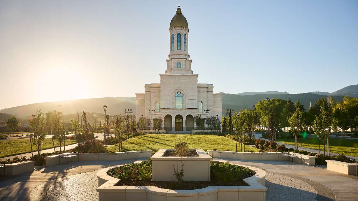 Ephraim temple opens as 'tribute to service-oriented saints'