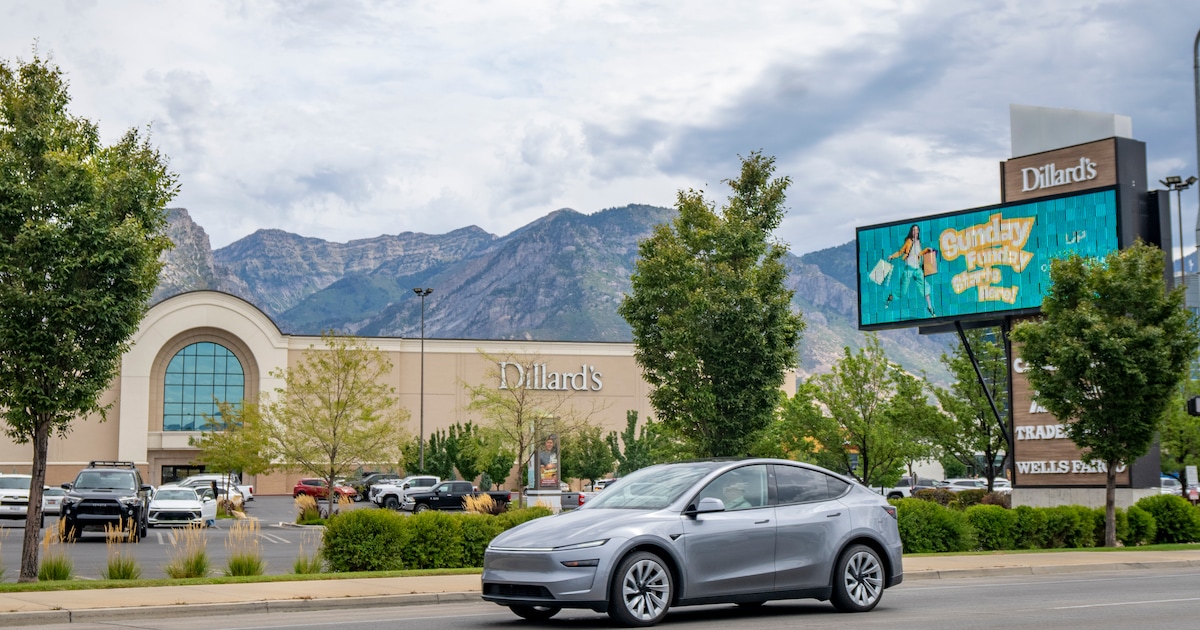 Orem mall opens on Sundays, drawing criticism from some LDS residents